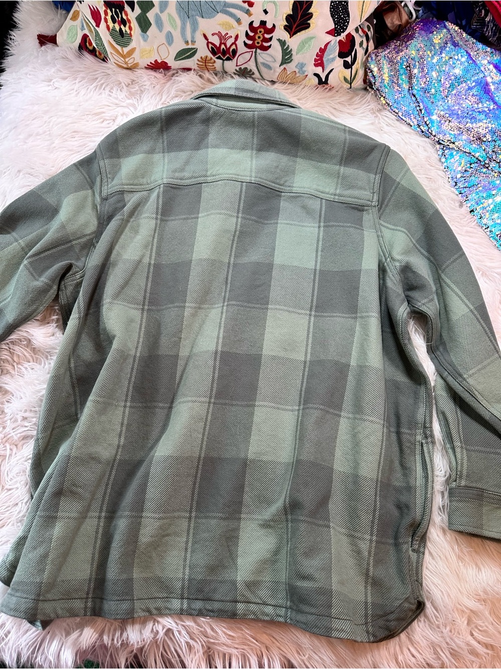 Carhartt • Women’s Loose Fit Cotton Twill Plaid Shacket - Picture 4 of 13